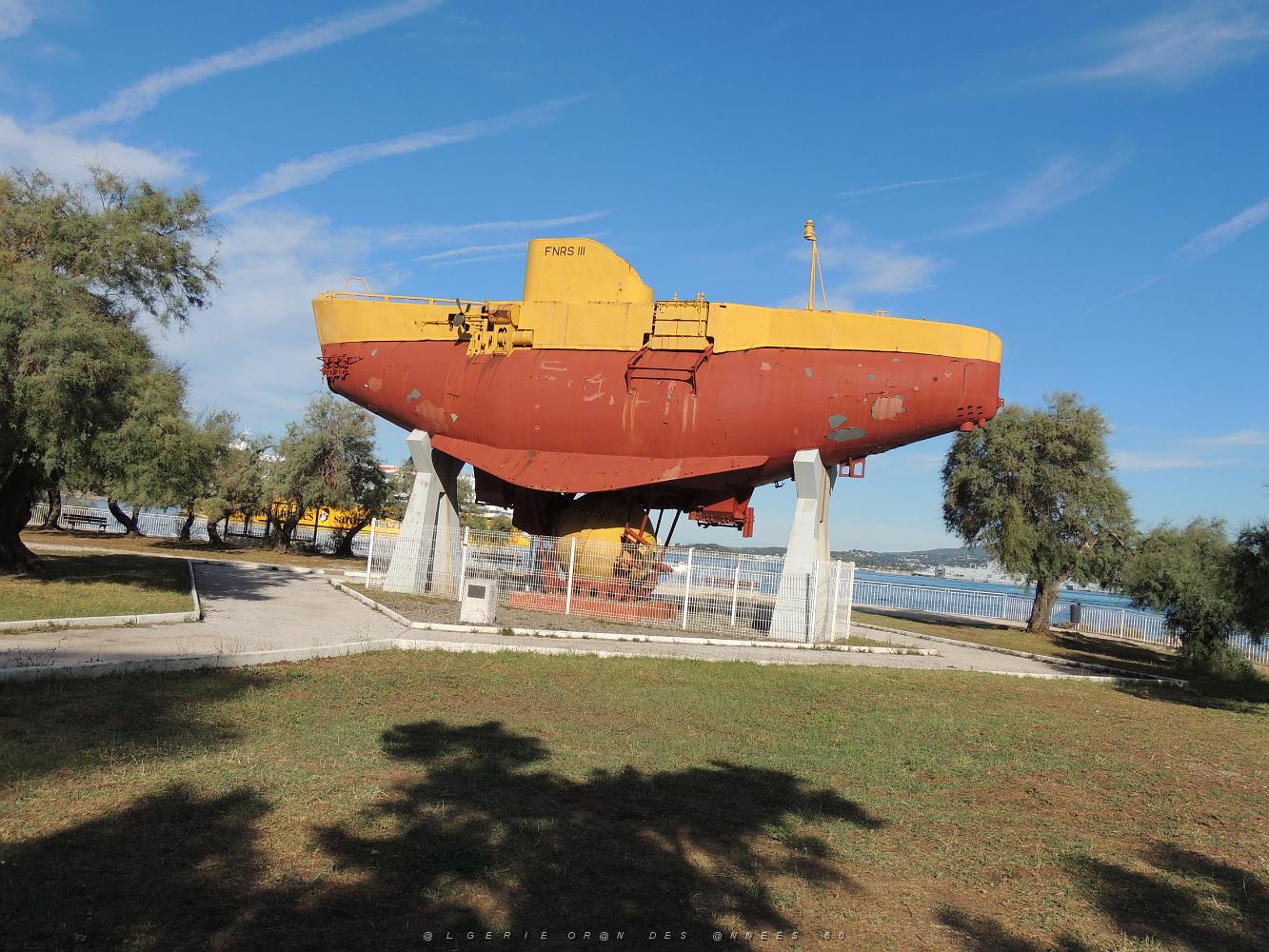 29  bateau le bathyscaphe.JPG -           